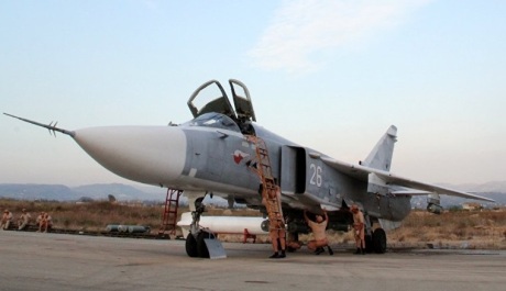 En attackflygplan av typen Su-24 blir genomgången